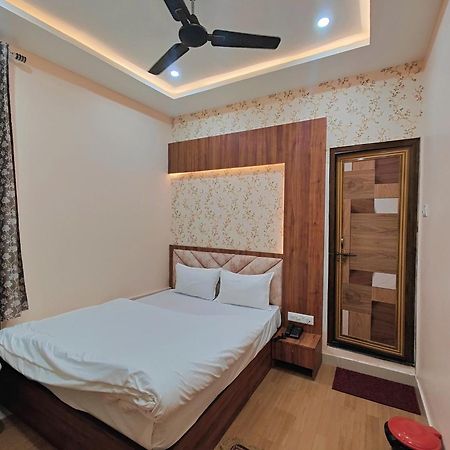 ורנאסי Hotel Mangal Murti מראה חיצוני תמונה