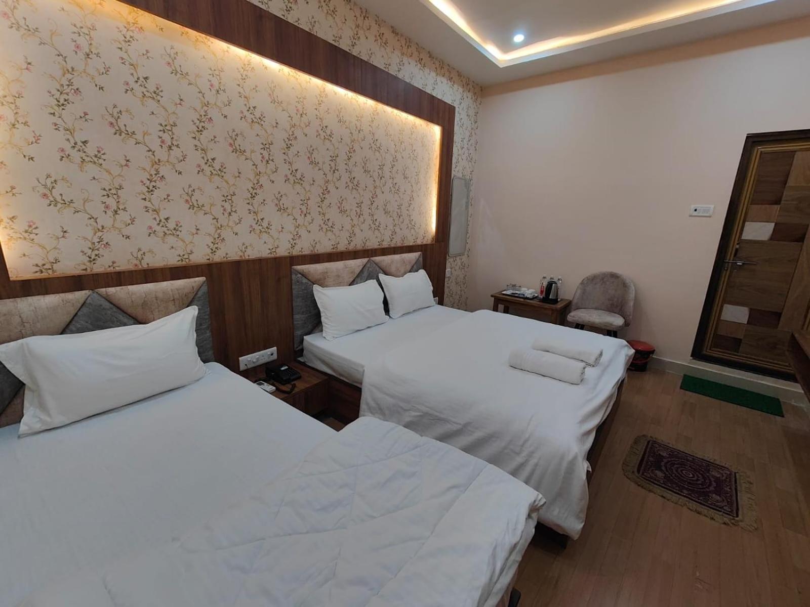 ורנאסי Hotel Mangal Murti מראה חיצוני תמונה