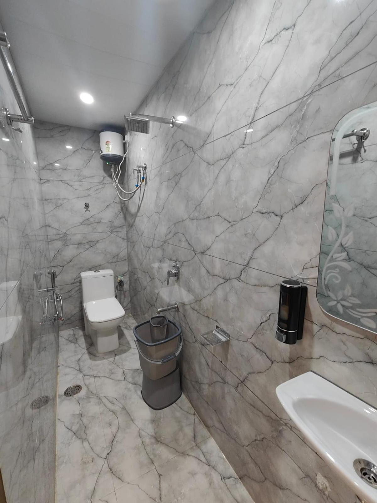 ורנאסי Hotel Mangal Murti מראה חיצוני תמונה