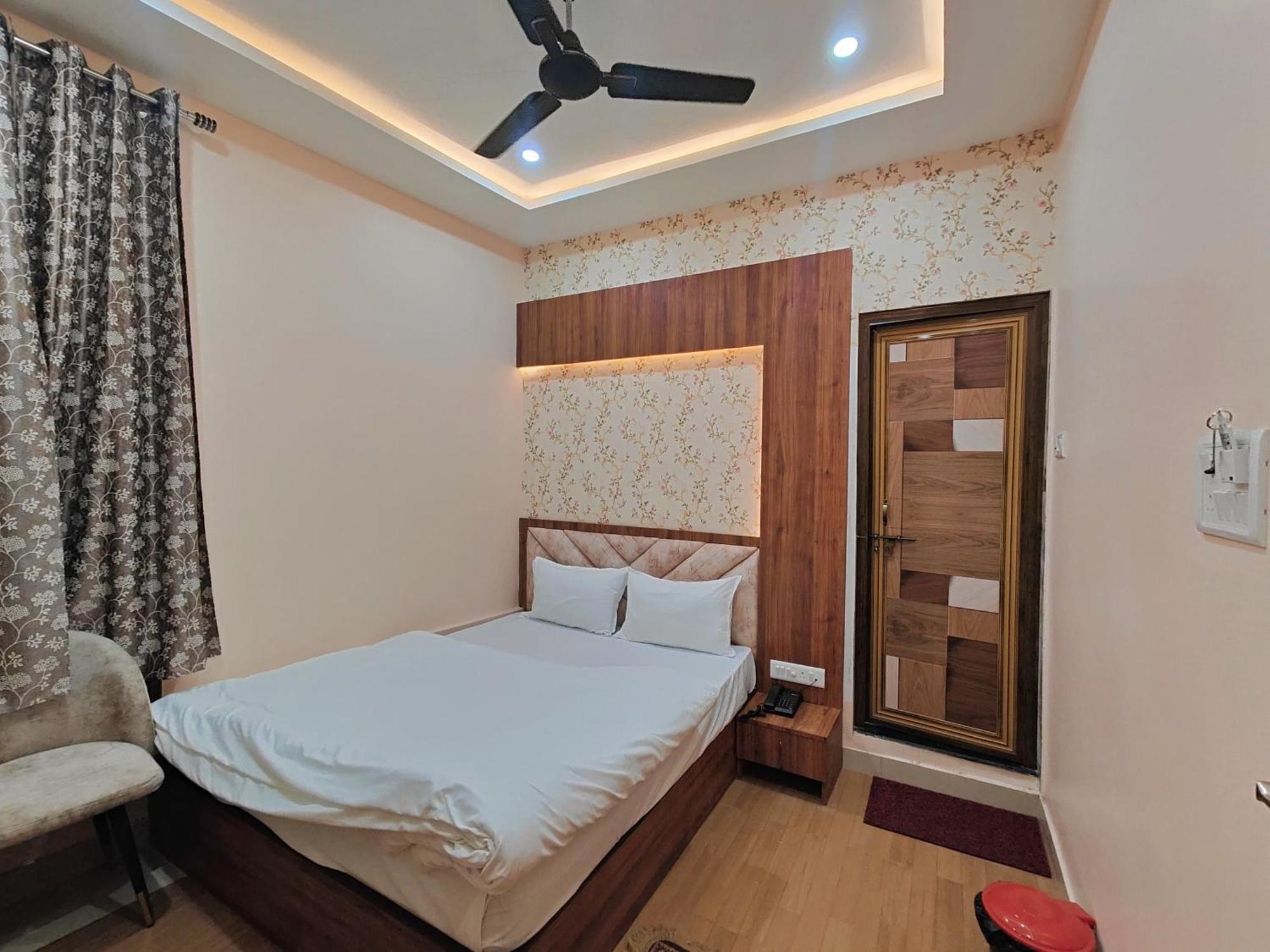 ורנאסי Hotel Mangal Murti מראה חיצוני תמונה