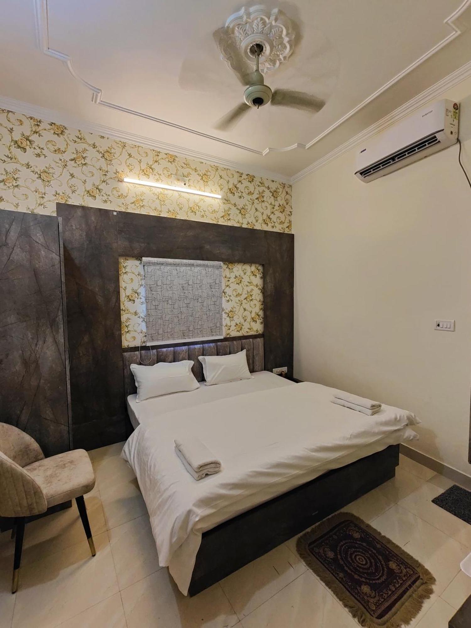 ורנאסי Hotel Mangal Murti מראה חיצוני תמונה