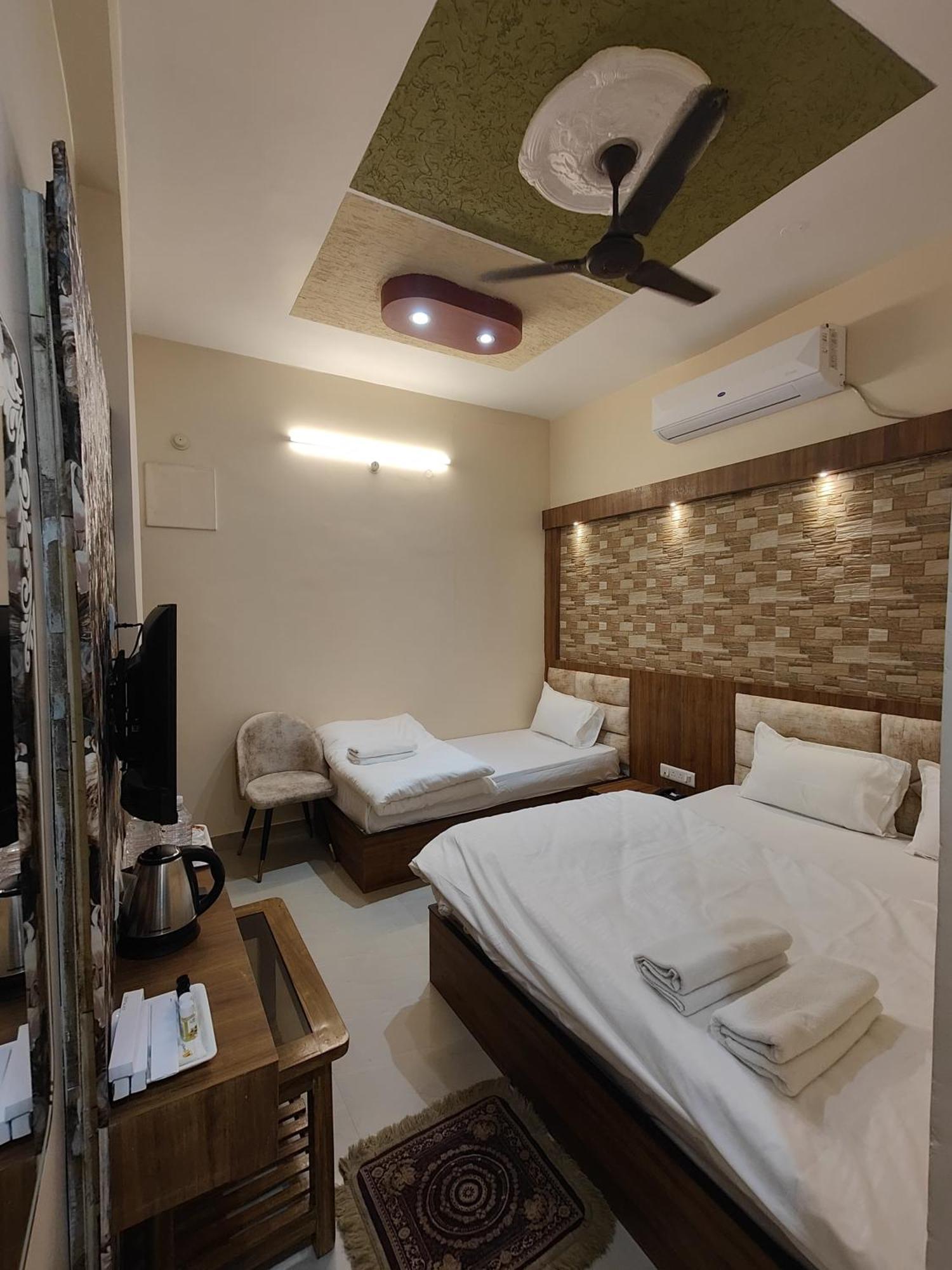 ורנאסי Hotel Mangal Murti מראה חיצוני תמונה